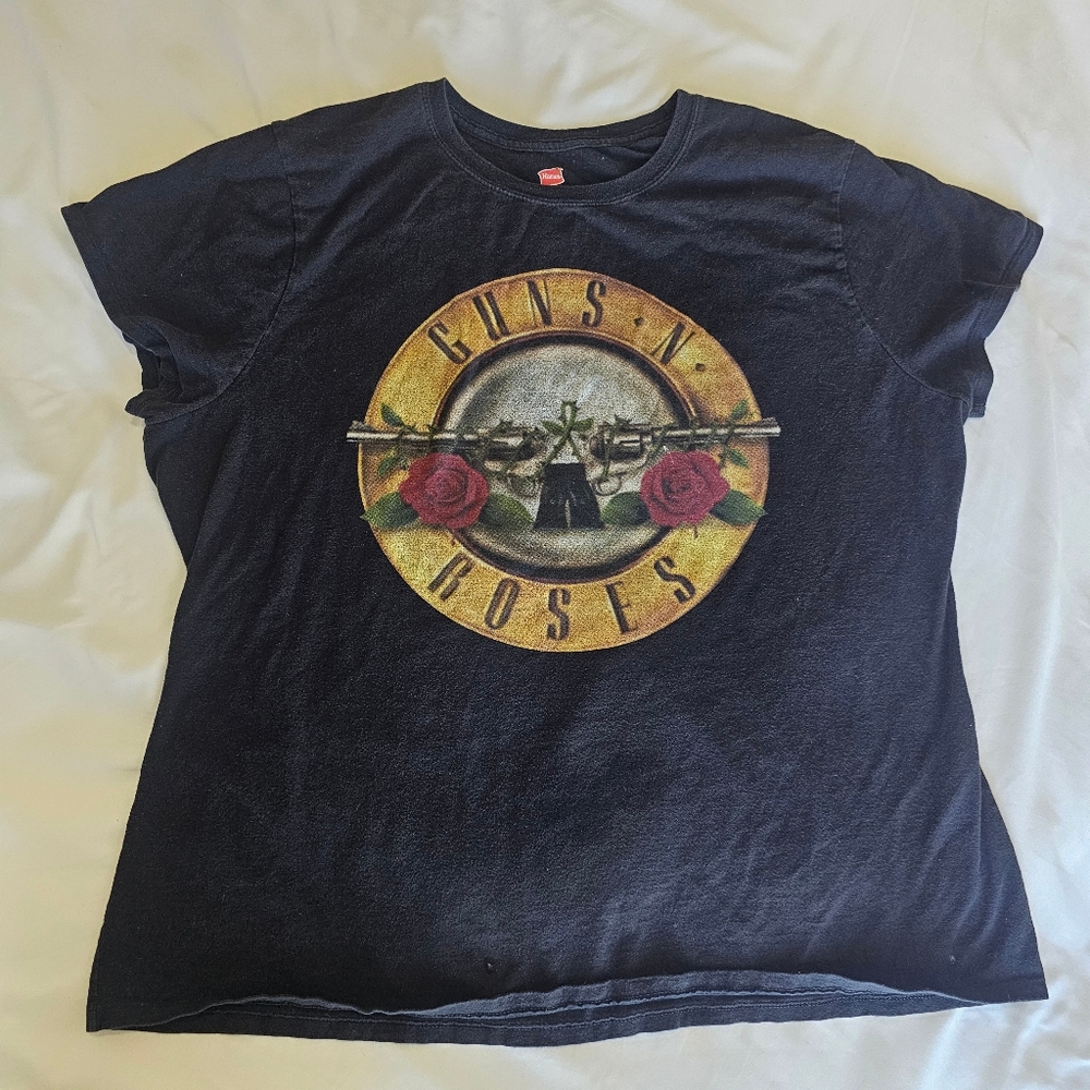 Guns N Roses Graphic Tour T-shirt 2016 Black Mens XL*has a small pin hole and 2